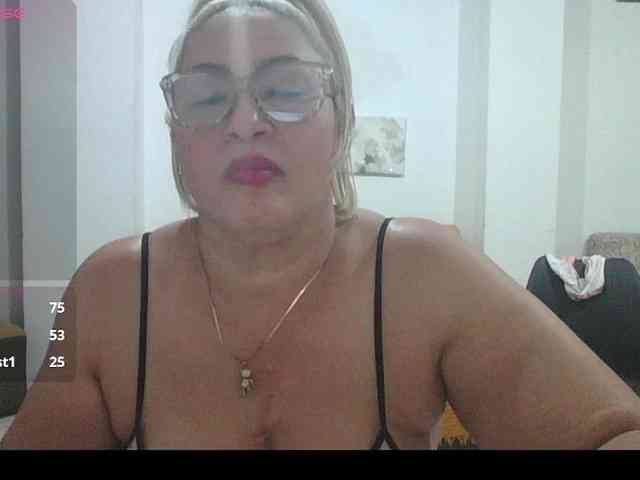 Hotmommyxxx webcam
