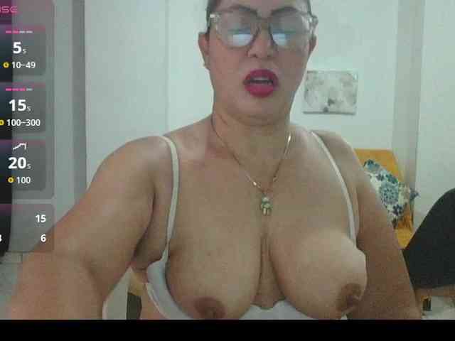 Hotmommyxxx webcam