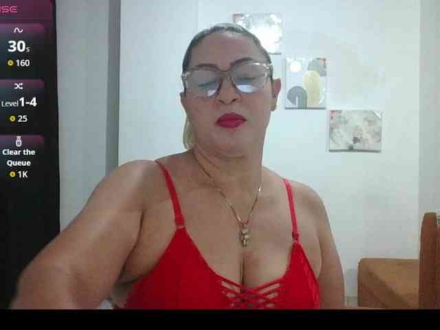 Hotmommyxxx webcam