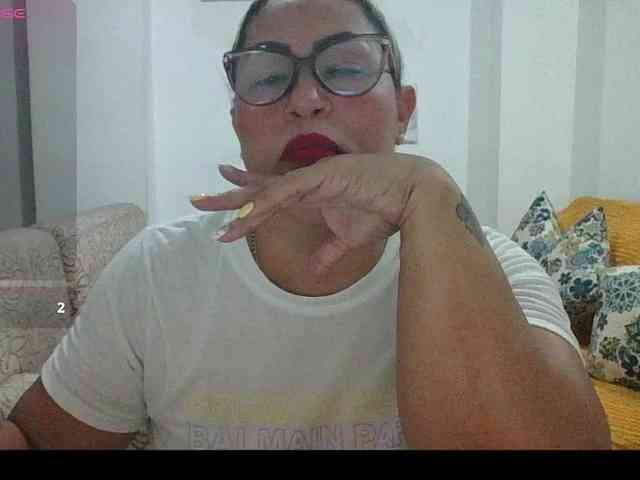 Hotmommyxxx webcam