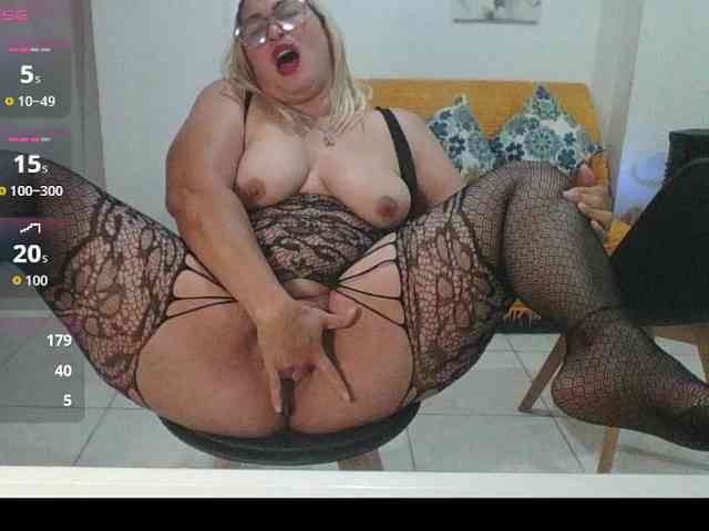 Hotmommyxxx webcam