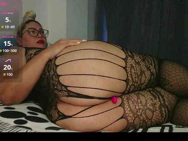 Hotmommyxxx webcam