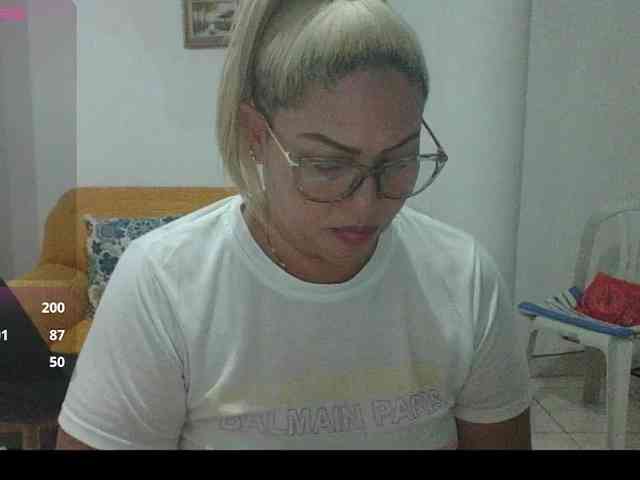 Hotmommyxxx webcam