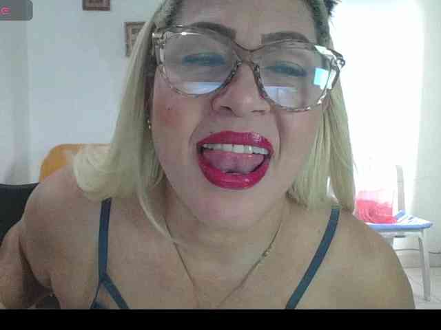 Hotmommyxxx webcam