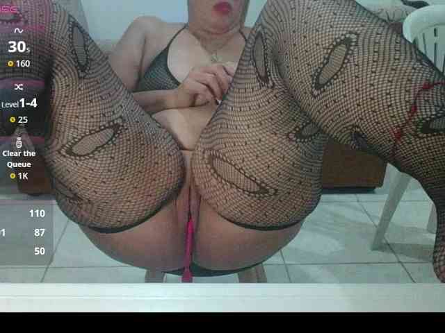 Hotmommyxxx webcam