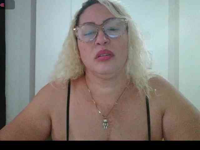 Hotmommyxxx webcam