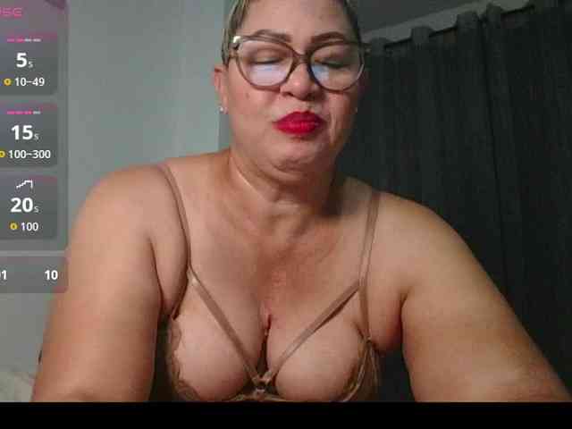 Hotmommyxxx webcam