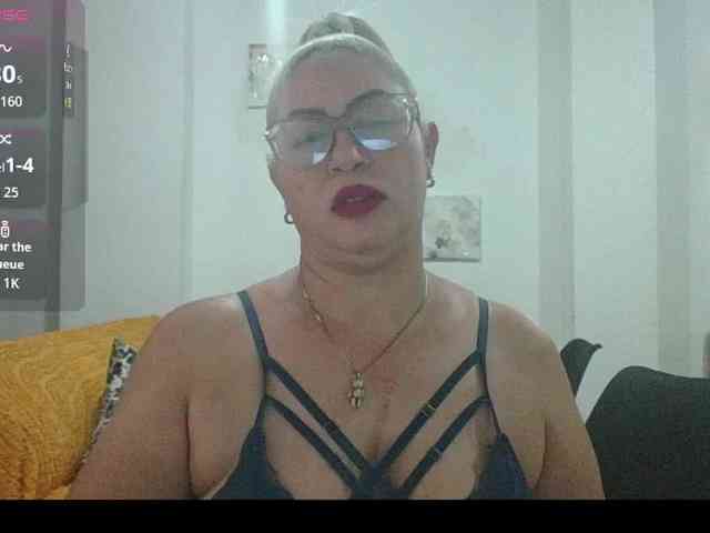 Hotmommyxxx webcam