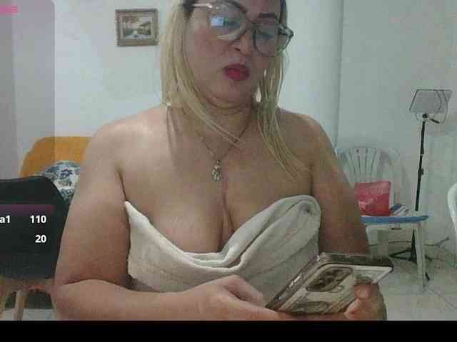 Hotmommyxxx webcam