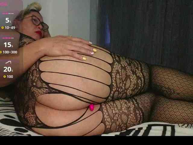 Hotmommyxxx webcam