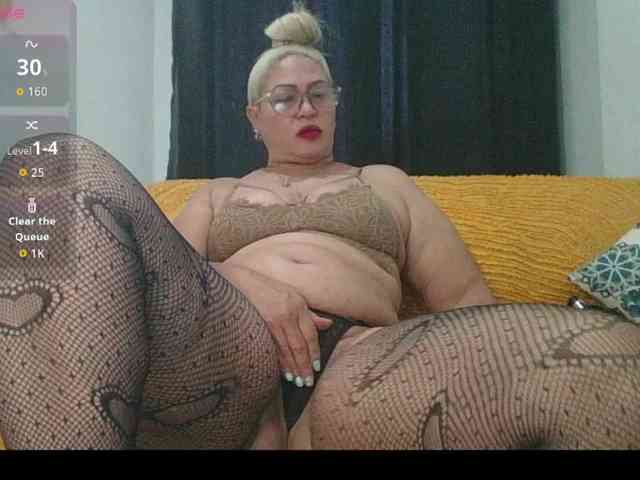 Hotmommyxxx webcam