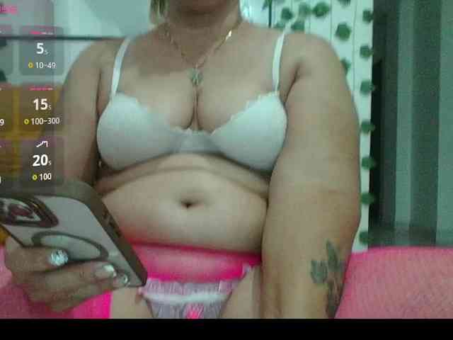 Hotmommyxxx webcam