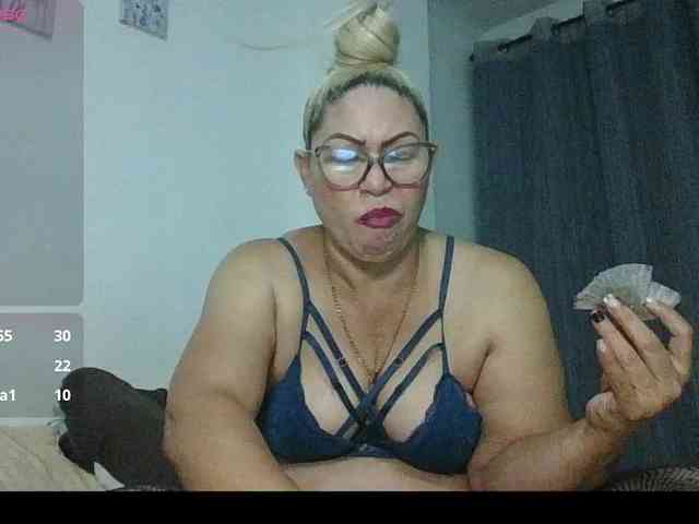 Hotmommyxxx webcam