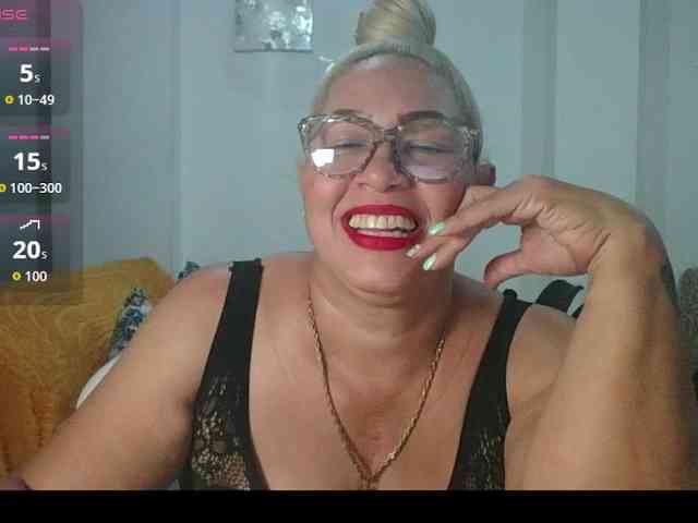 Hotmommyxxx webcam