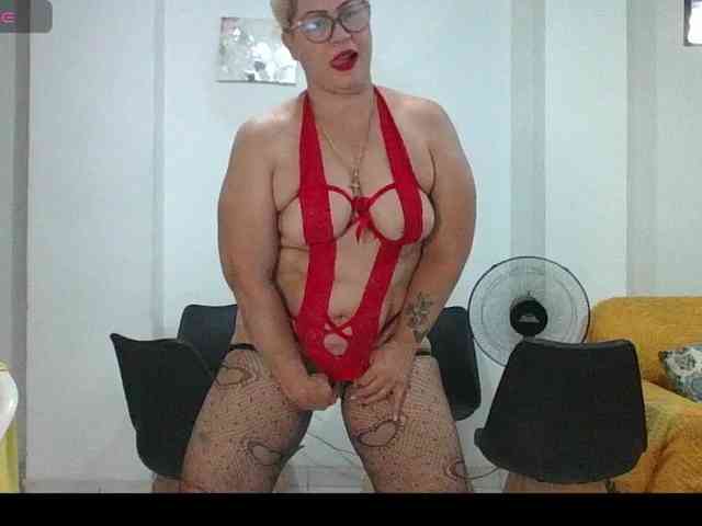 Hotmommyxxx webcam