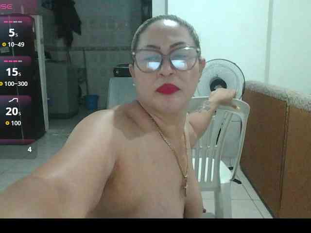 Hotmommyxxx webcam