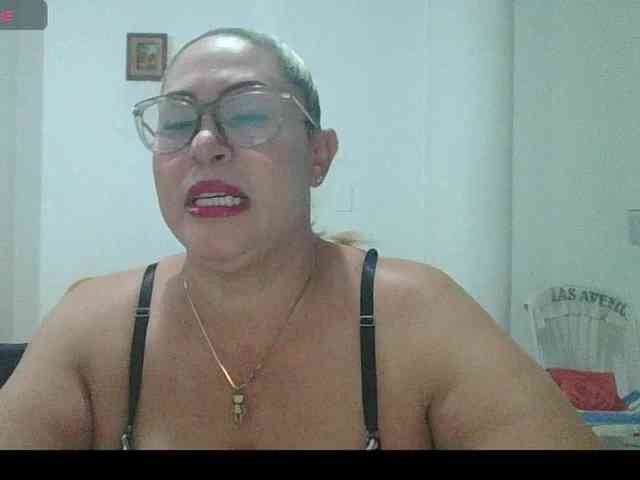 Hotmommyxxx webcam