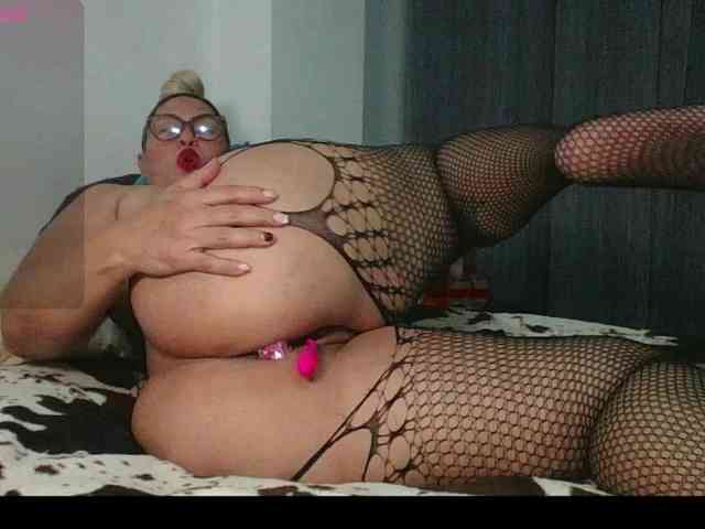 Hotmommyxxx webcam