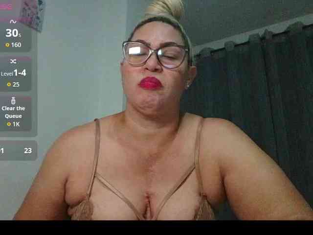 Hotmommyxxx webcam