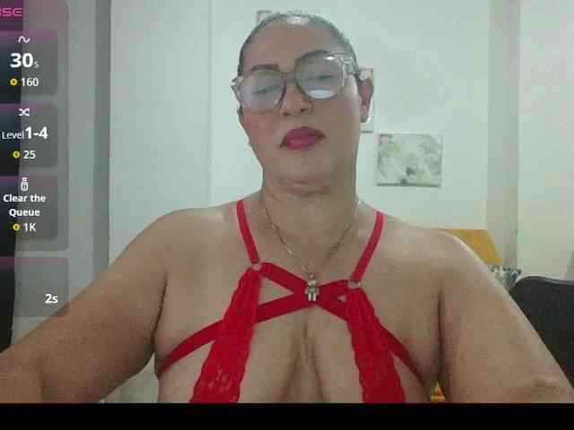 Hotmommyxxx webcam