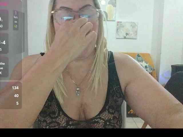 Hotmommyxxx webcam