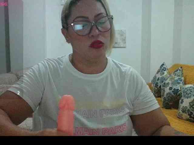 Hotmommyxxx webcam
