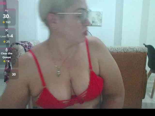 Hotmommyxxx webcam