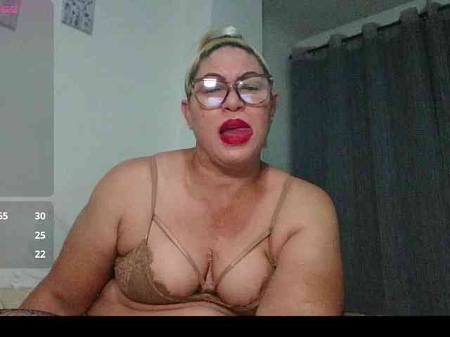 Hotmommyxxx webcam