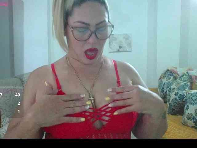 Hotmommyxxx webcam