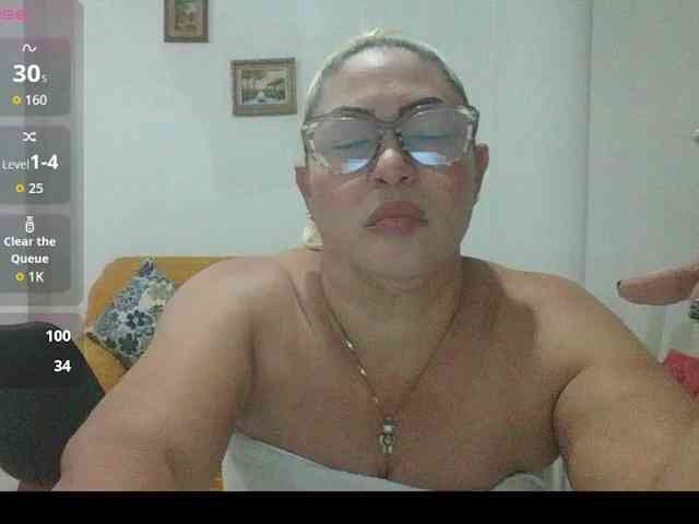 Hotmommyxxx webcam