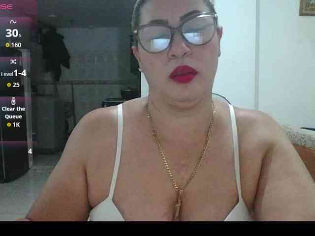Hotmommyxxx Live Webcam on BongaCams