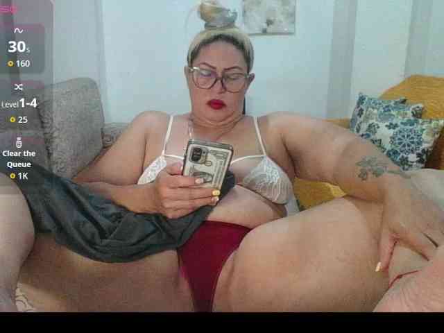 Hotmommyxxx webcam