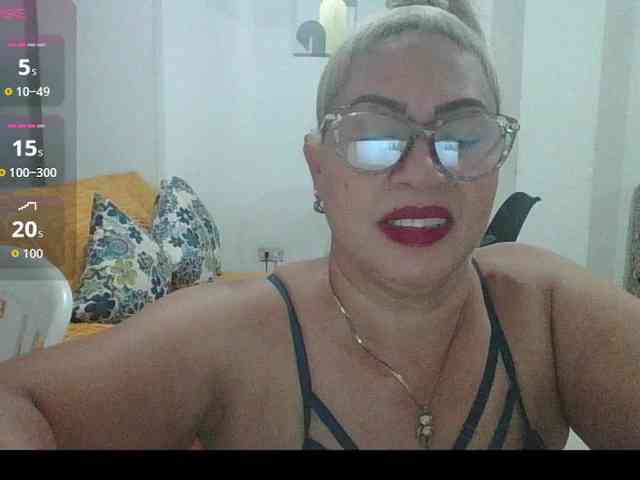 Hotmommyxxx webcam