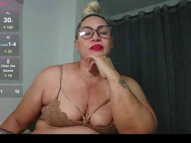 Hotmommyxxx webcam