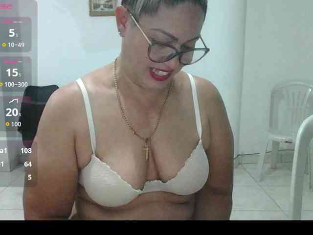 Hotmommyxxx webcam