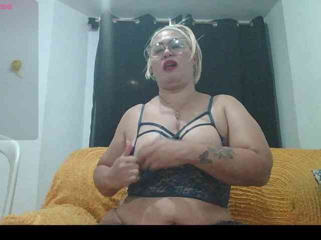 Hotmommyxxx webcam
