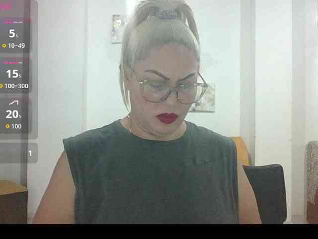 Hotmommyxxx webcam