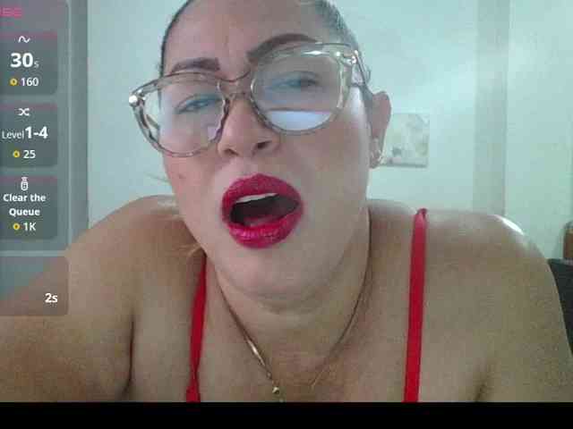 Hotmommyxxx webcam