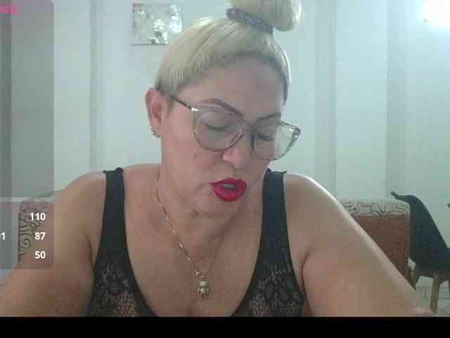 Hotmommyxxx webcam