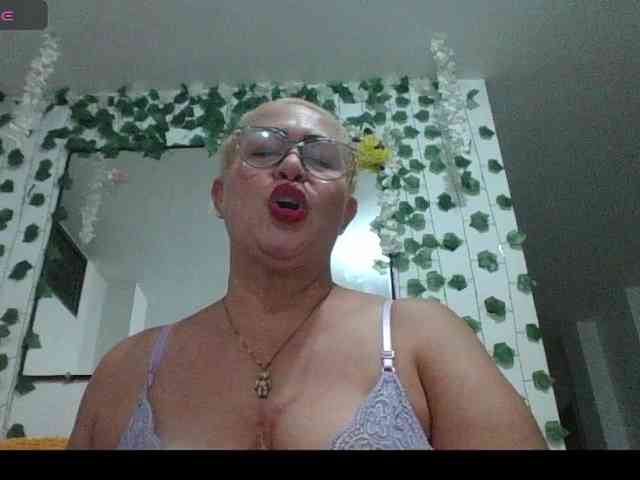 Hotmommyxxx webcam