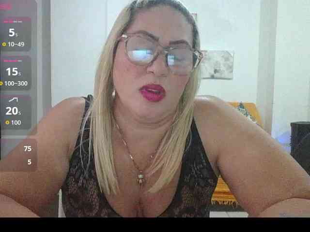 Hotmommyxxx webcam