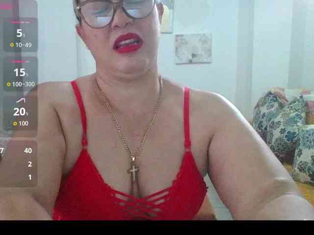 Hotmommyxxx webcam