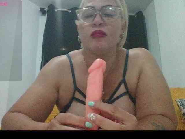 Hotmommyxxx webcam