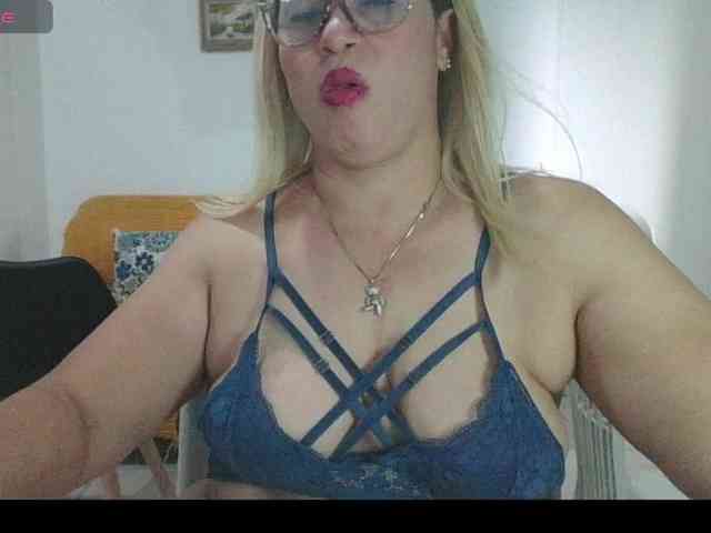 Hotmommyxxx webcam