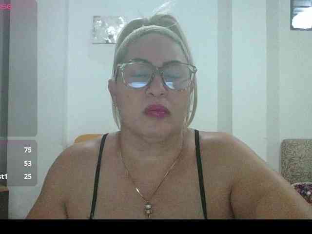 Hotmommyxxx webcam