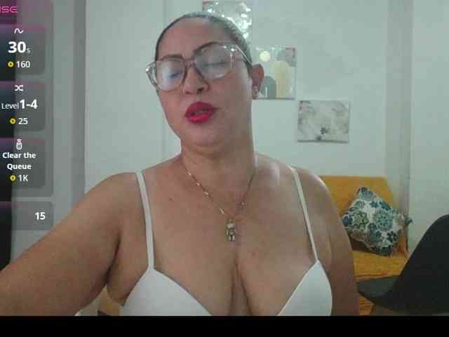 Hotmommyxxx webcam
