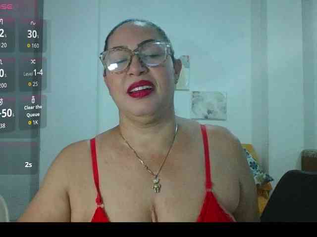 Hotmommyxxx webcam