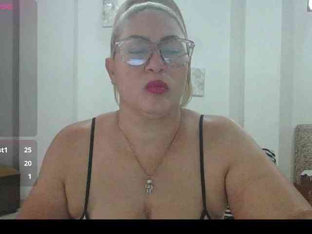 Hotmommyxxx webcam