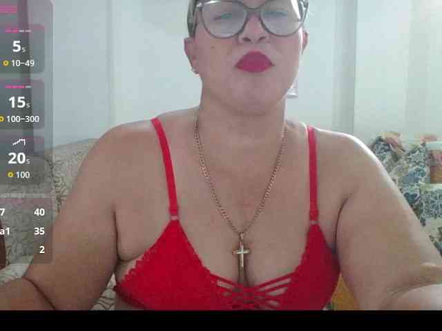 Hotmommyxxx webcam