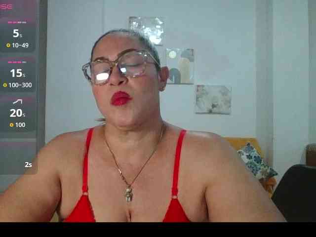Hotmommyxxx webcam